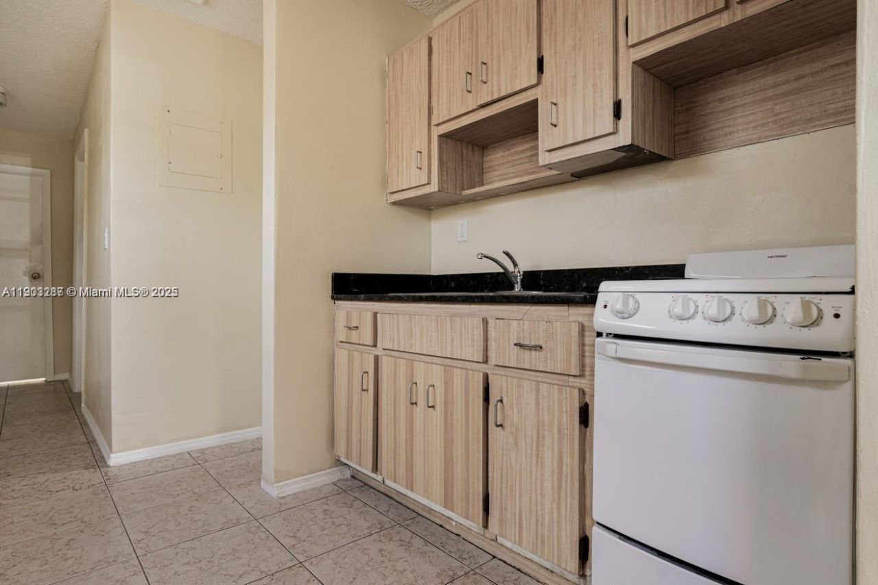 805 NW 3rd Ter, Unit 1, Hallandale Beach, FL 33009 Photo