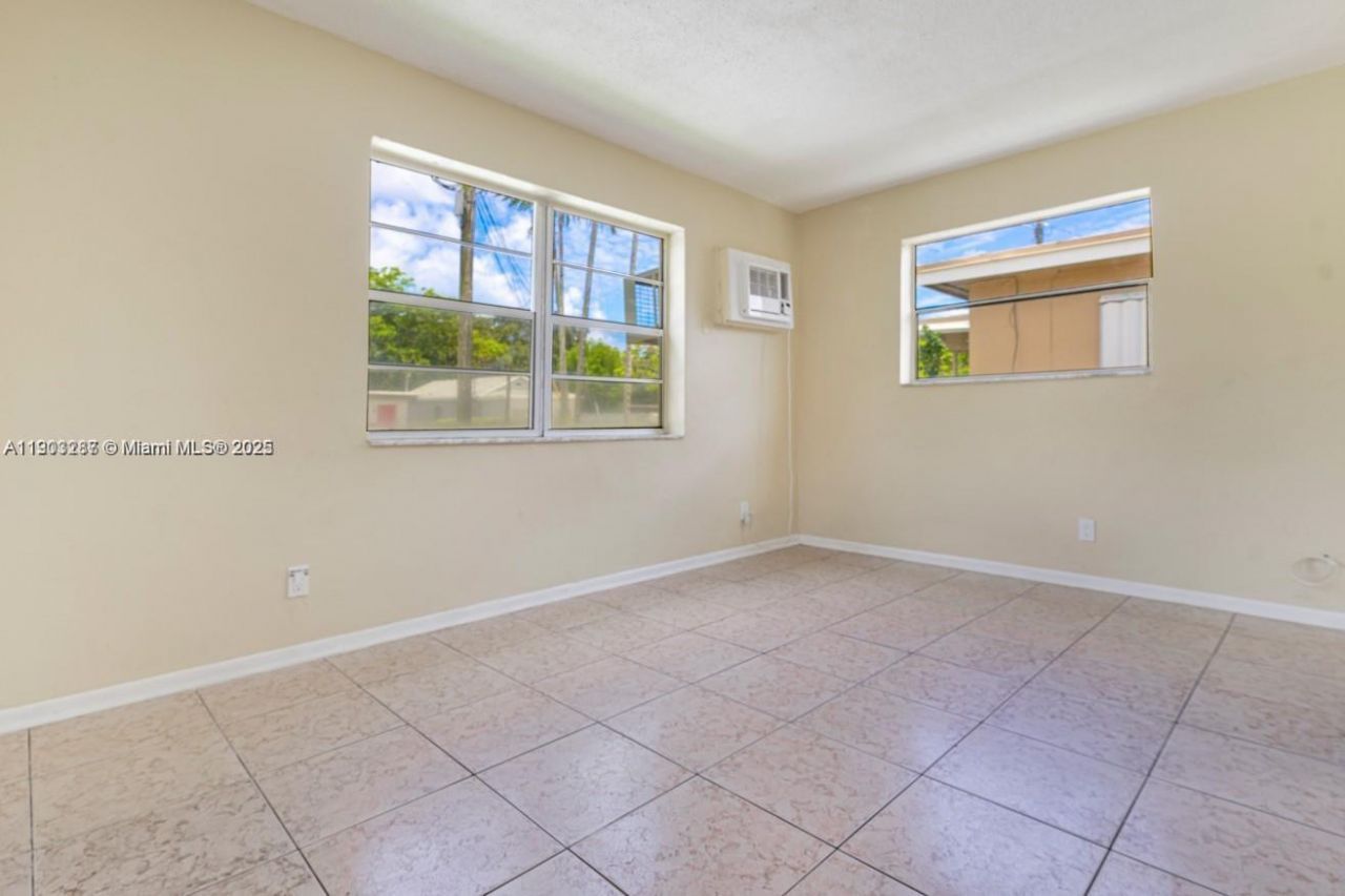 805 NW 3rd Ter, Unit 1, Hallandale Beach, FL 33009 Photo