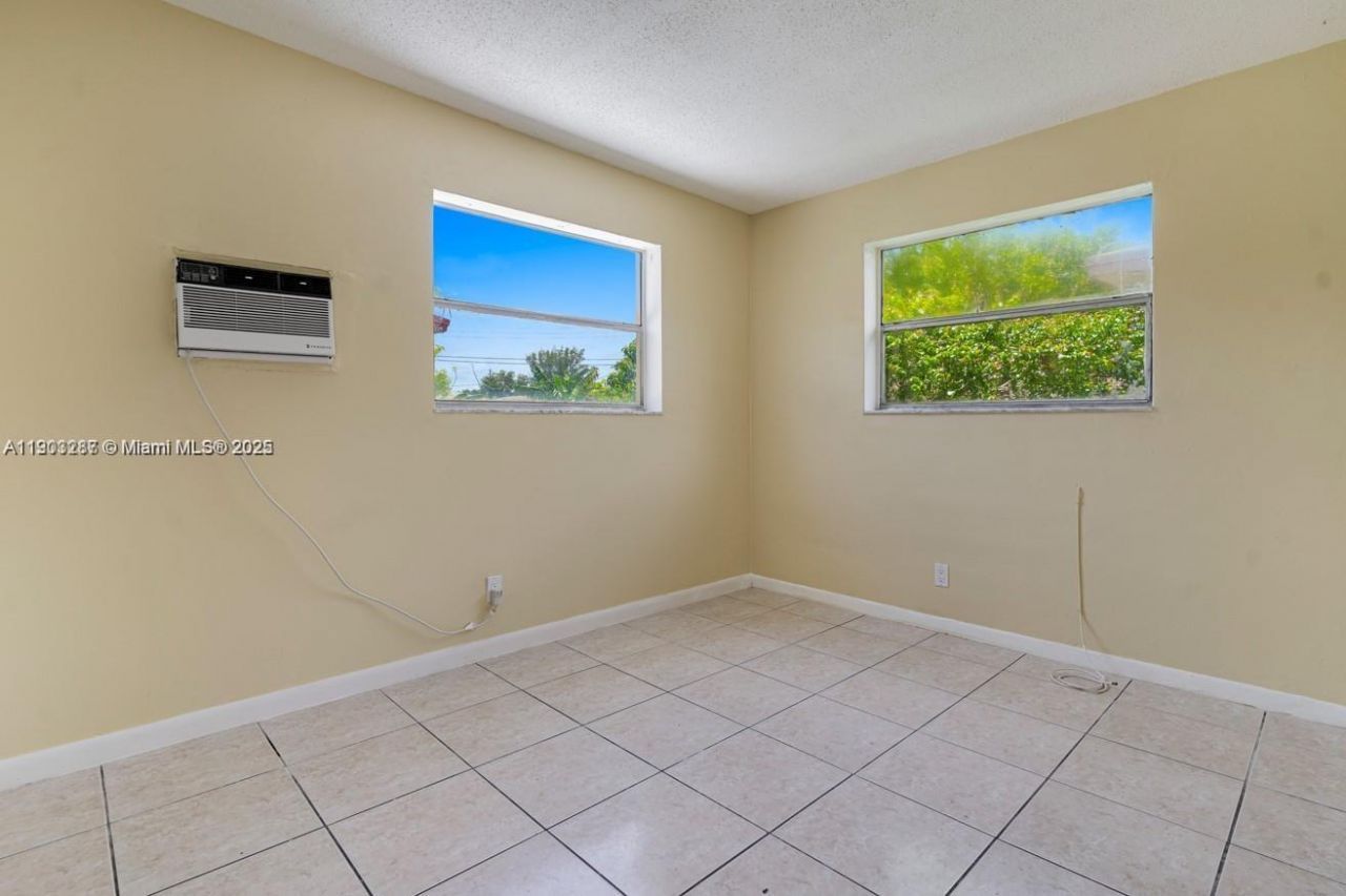 805 NW 3rd Ter, Unit 1, Hallandale Beach, FL 33009 Photo