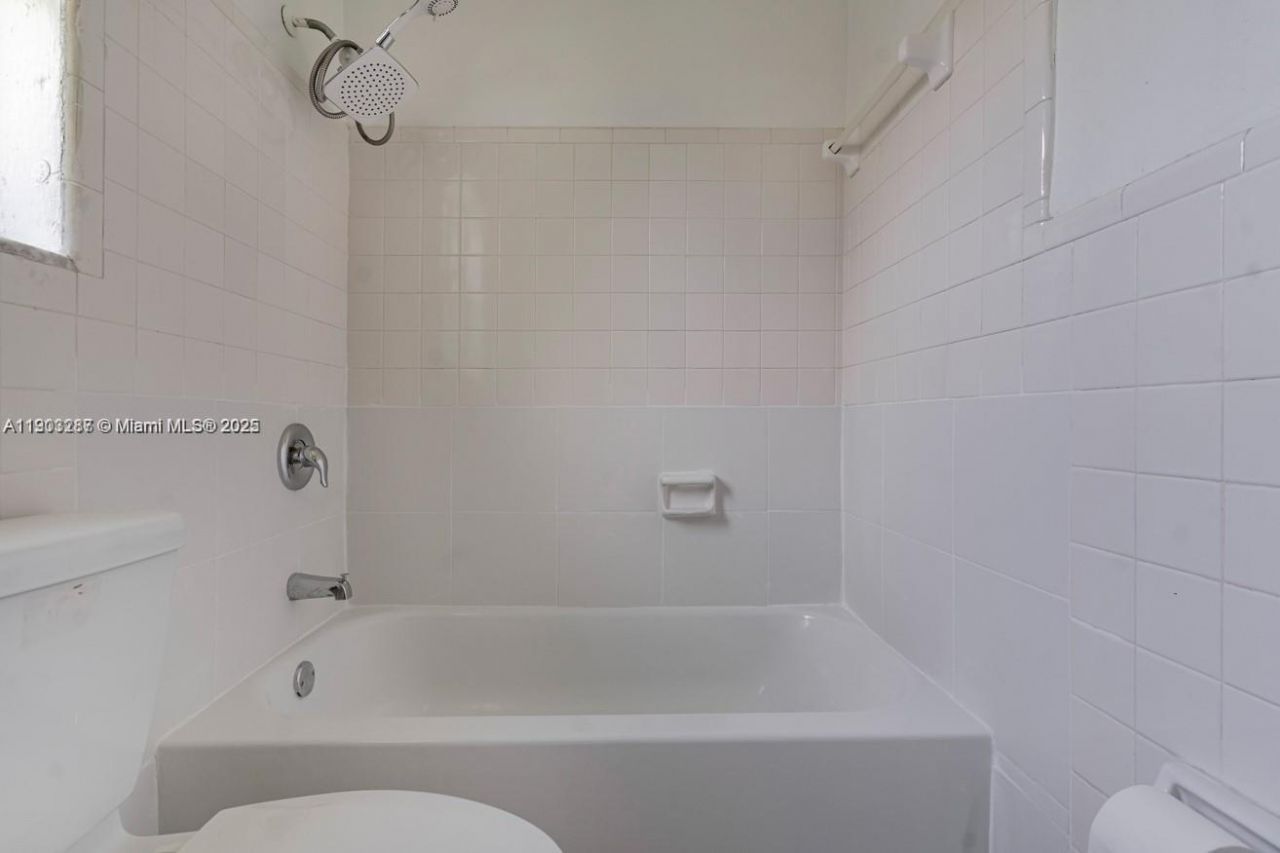 805 NW 3rd Ter, Unit 1, Hallandale Beach, FL 33009 Photo