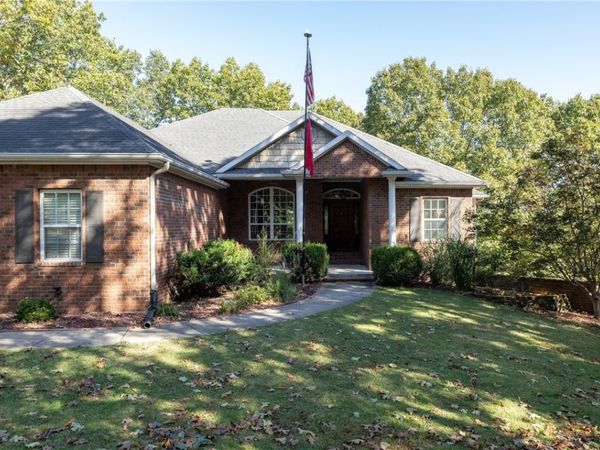 9 McCollough Place, Bella Vista, AR 72715