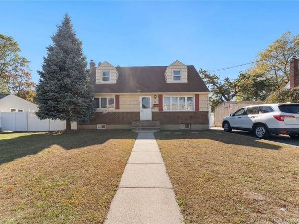 90 27th Street, Copiague, NY 11726