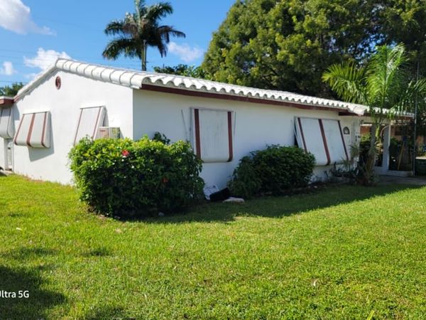 800 NE 3rd Street, Hallandale Beach, FL 33009