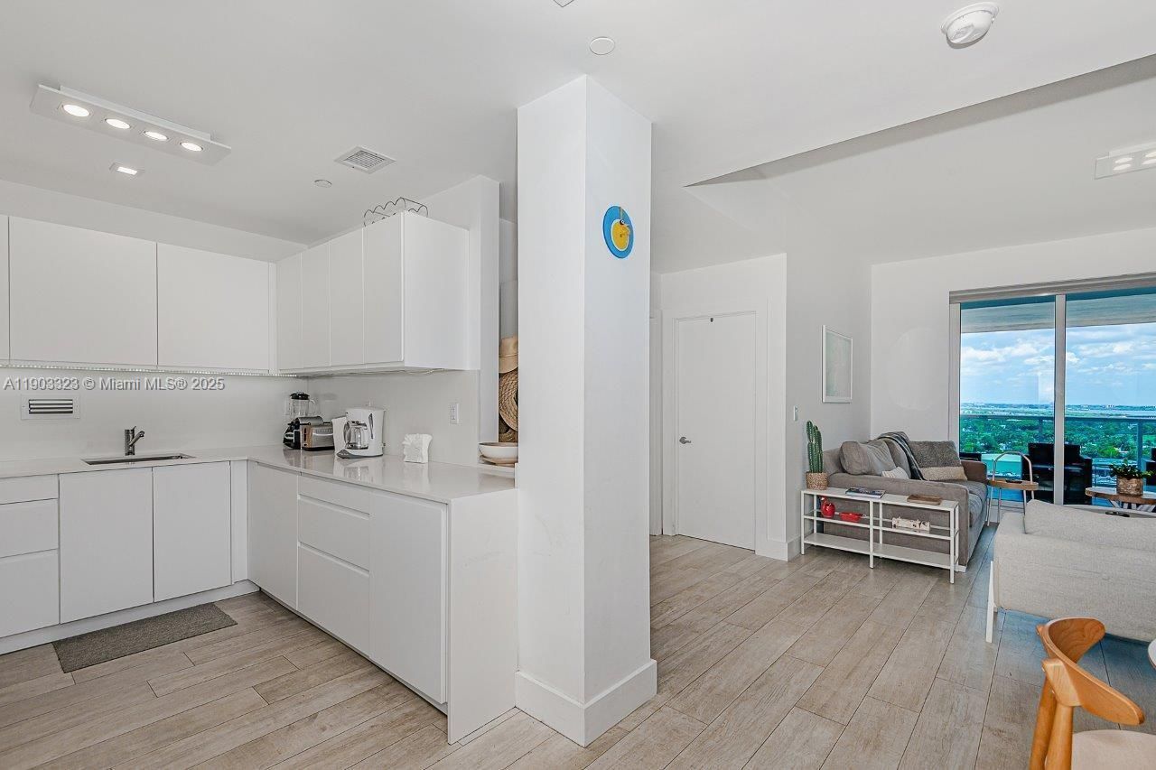 2301 Collins Ave, Unit PH21, Miami Beach, FL 33139 Photo