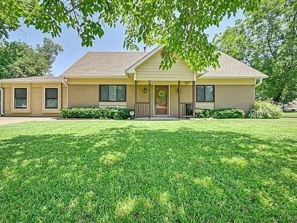 1401 Apache Street, Arlington, TX 76012
