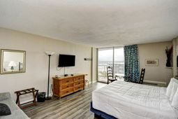 9550 Shore Dr. photo 4