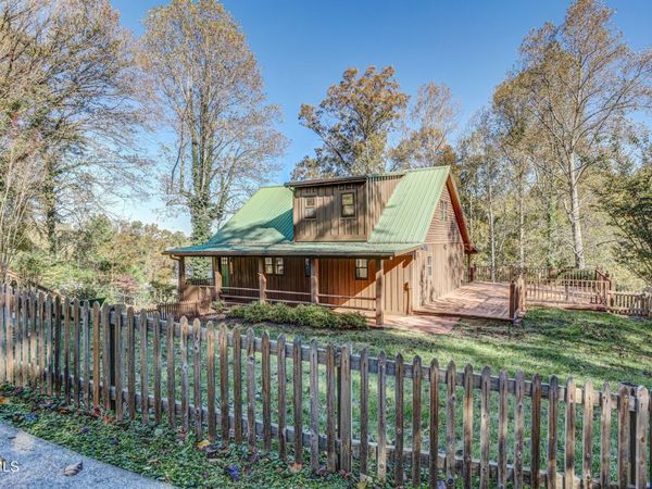 129 Log Cabin Road, Johnson City, TN 37615
