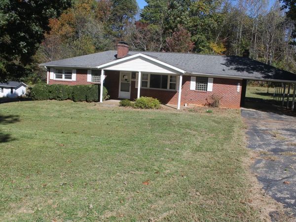 109 Villa RD, Ridgeway, VA 24148