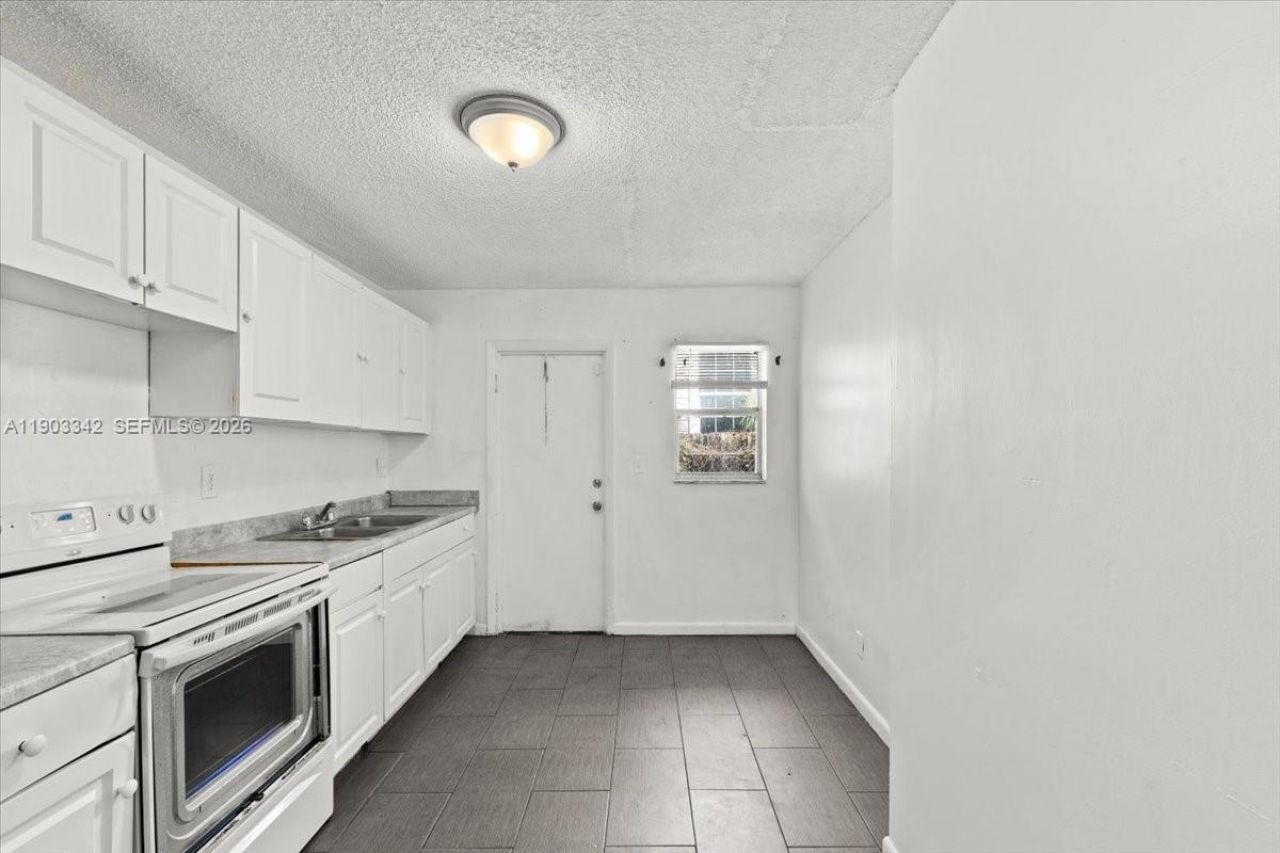 2142 NW 8th St, Fort Lauderdale, FL 33311 Photo