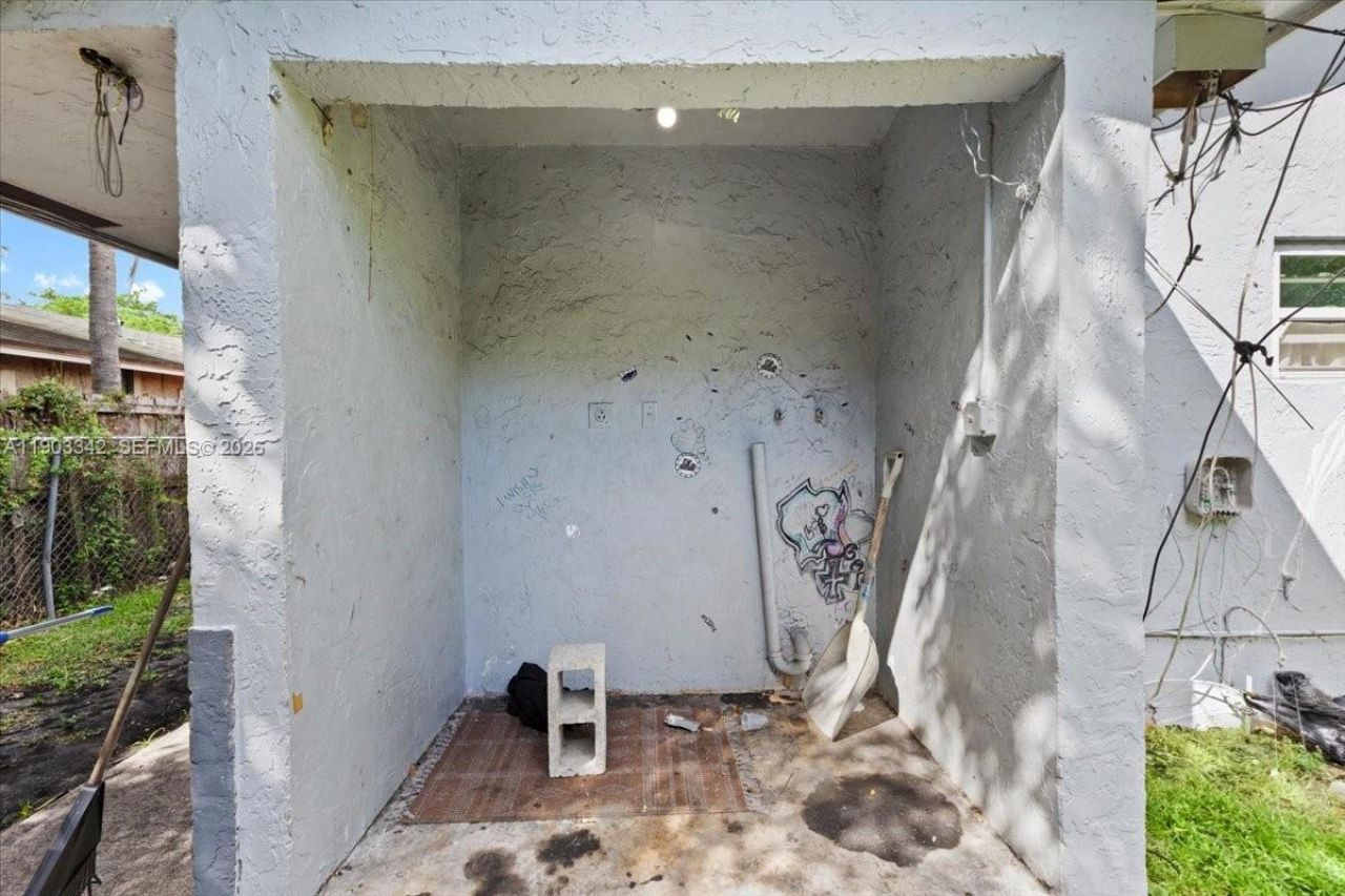 2142 NW 8th St, Fort Lauderdale, FL 33311 Photo