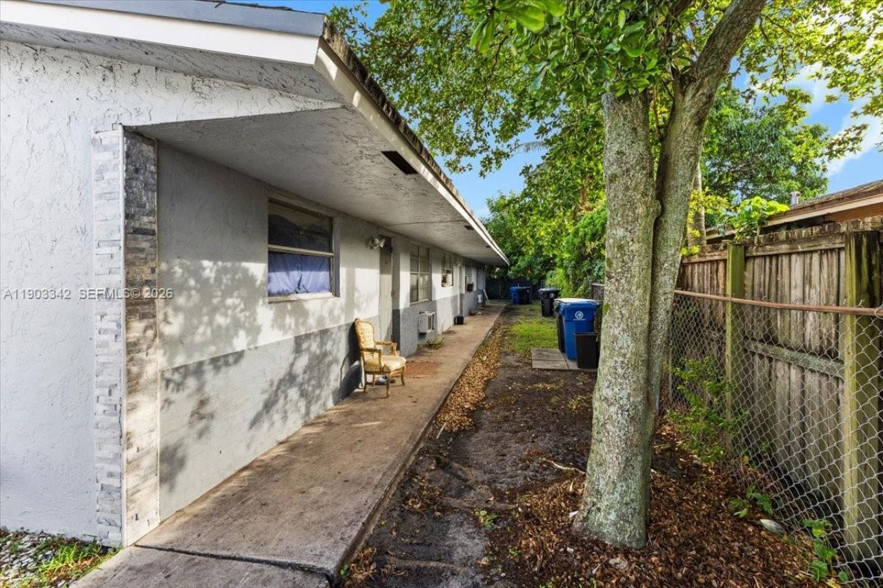 2142 NW 8th St, Fort Lauderdale, FL 33311 Photo