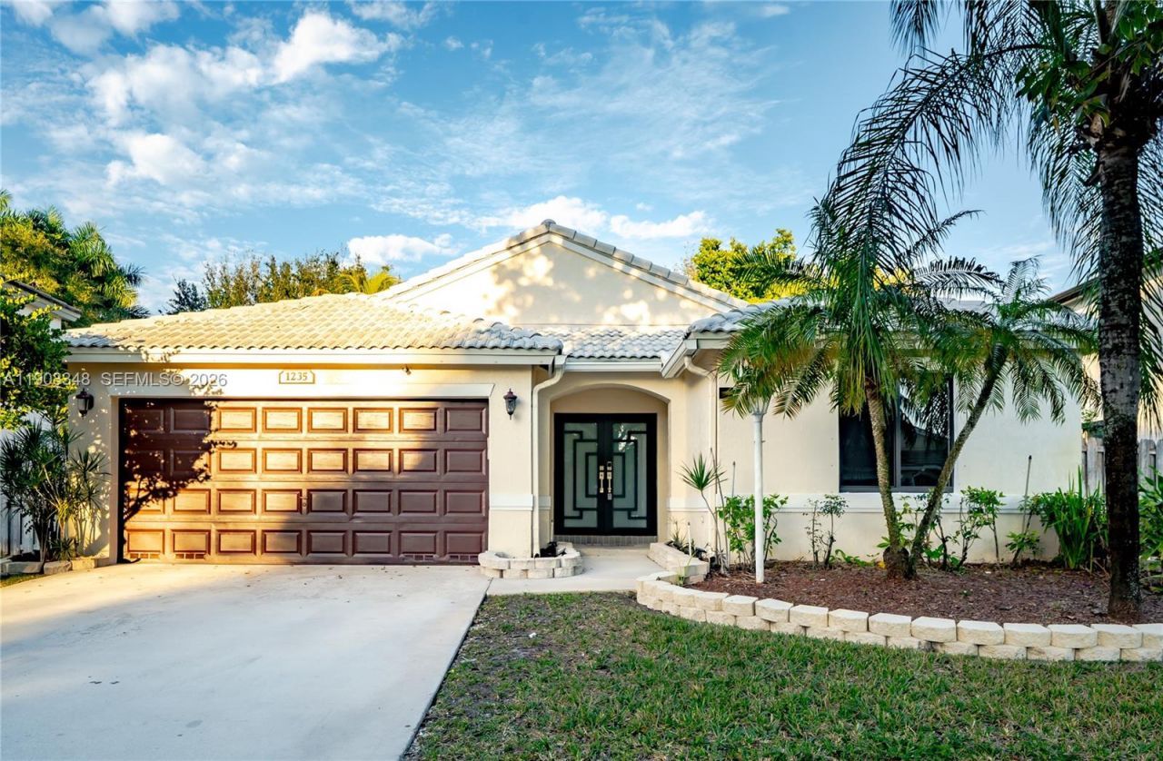 1235 NW 144th Ave, Pembroke Pines, FL 33028 Photo