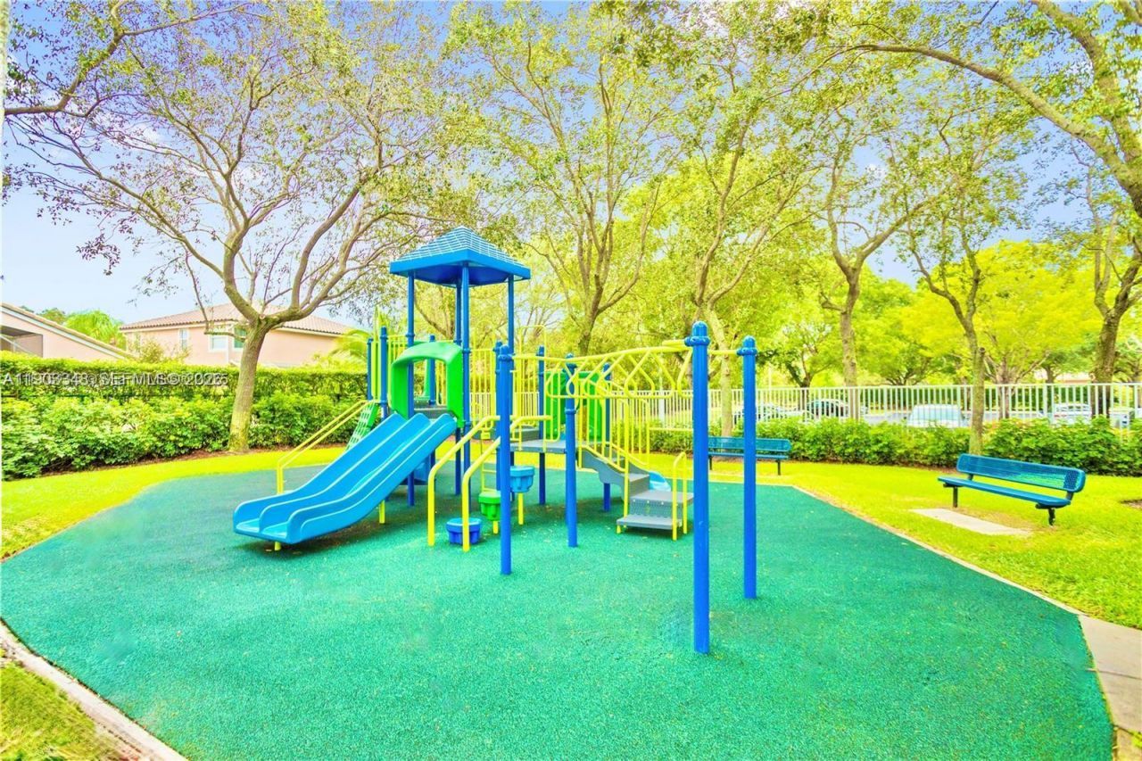 1235 NW 144th Ave, Pembroke Pines, FL 33028 Photo