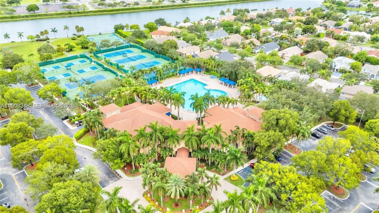 1235 NW 144th Ave, Pembroke Pines, FL 33028 Photo