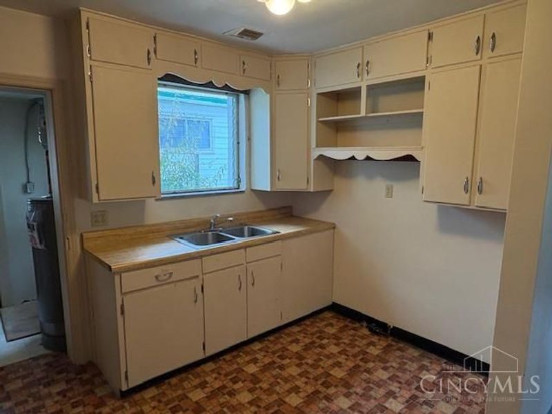 285 S Howard Street, Sabina, OH 45169 Photo 3