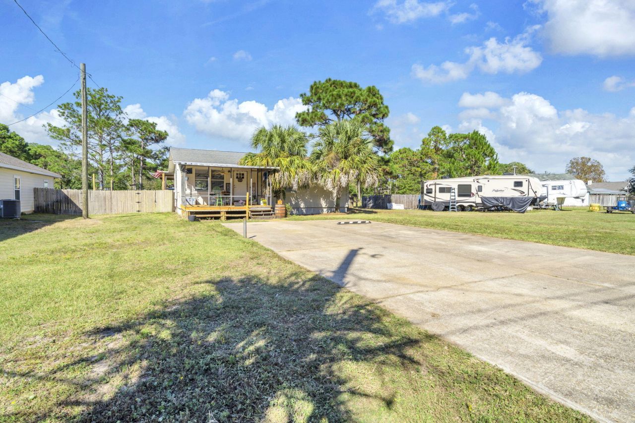 9276 Ridge Drive, Navarre, FL 32566 Main Photo