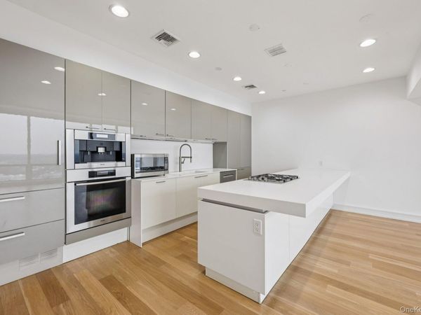 1 Renaissance Square, Unit PH40C, White Plains, NY 10601