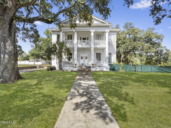1096 Beach Boulevard, Biloxi, MS 39530