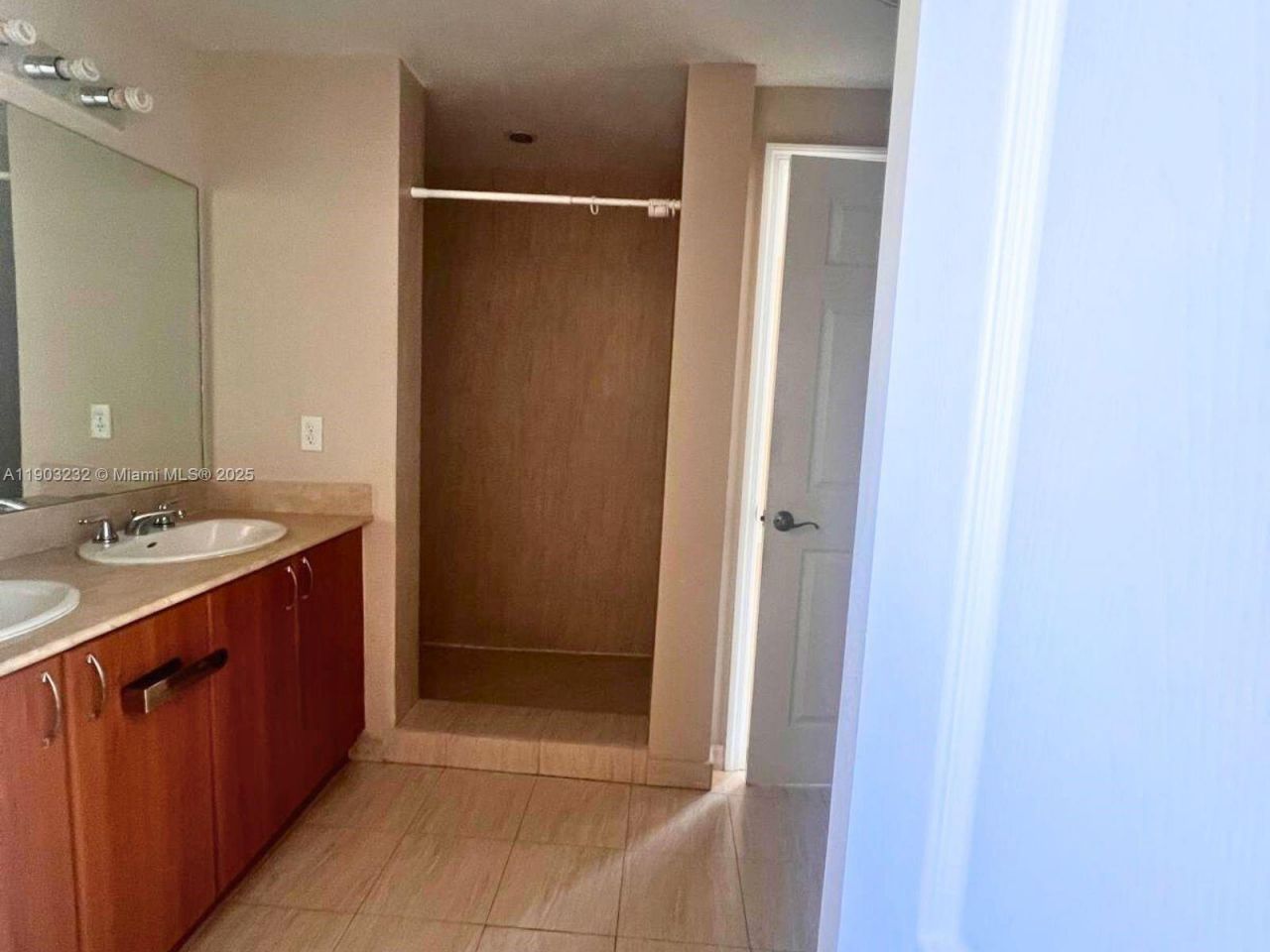 2425 SW 27th Ave, Unit 1004, Miami, FL 33145 Photo