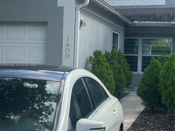1409 NW 124th Ave, Pembroke Pines, FL 33026