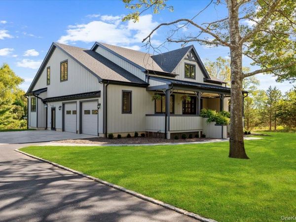 17 Moriches Avenue, East Moriches, NY 11940