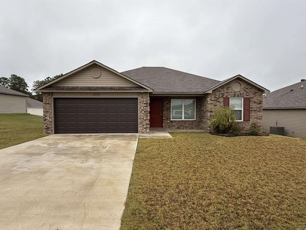 4488 Olympic Dr, Benton, AR 72019