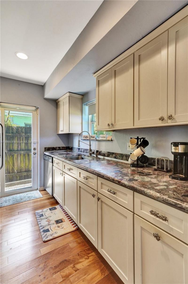 423 SE 19th St, Fort Lauderdale, FL 33316 Photo