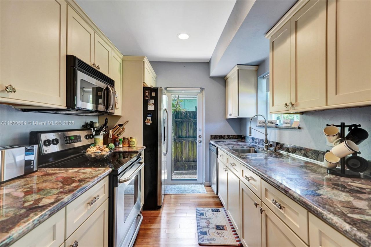 423 SE 19th St, Fort Lauderdale, FL 33316 Photo