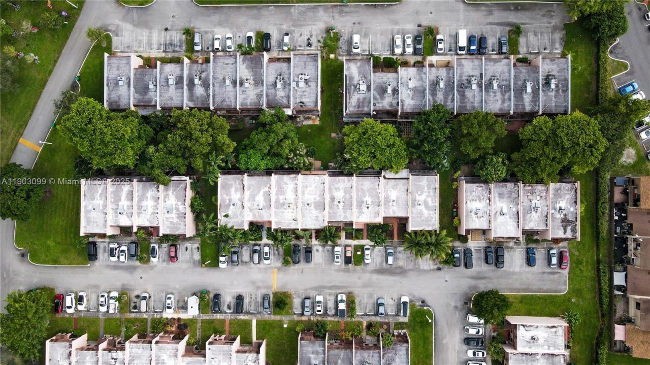 33 Madrid Ln, Unit 4-9, Davie, FL 33324 Photo