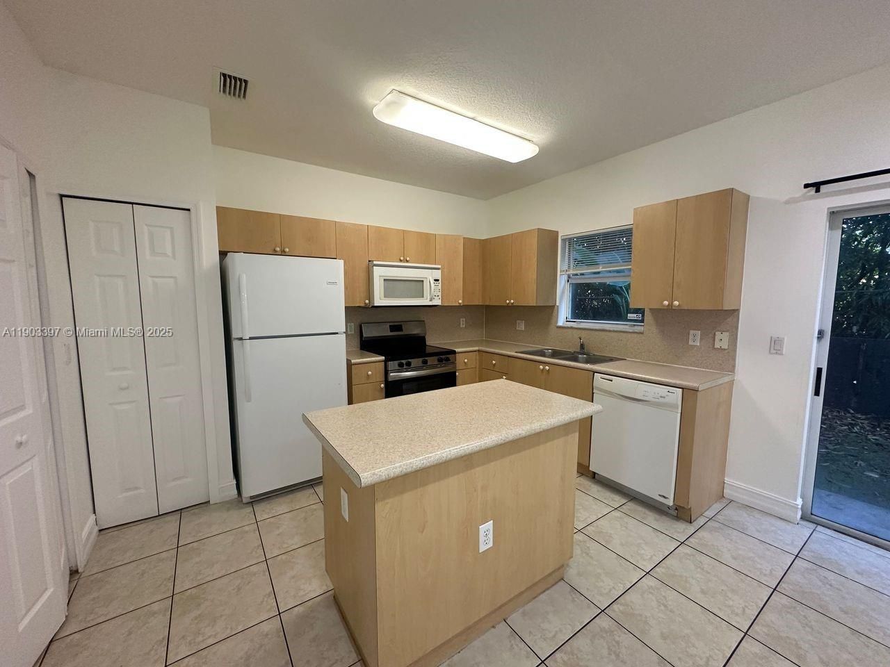 1712 SE 31st Ct, Homestead, FL 33035 Photo