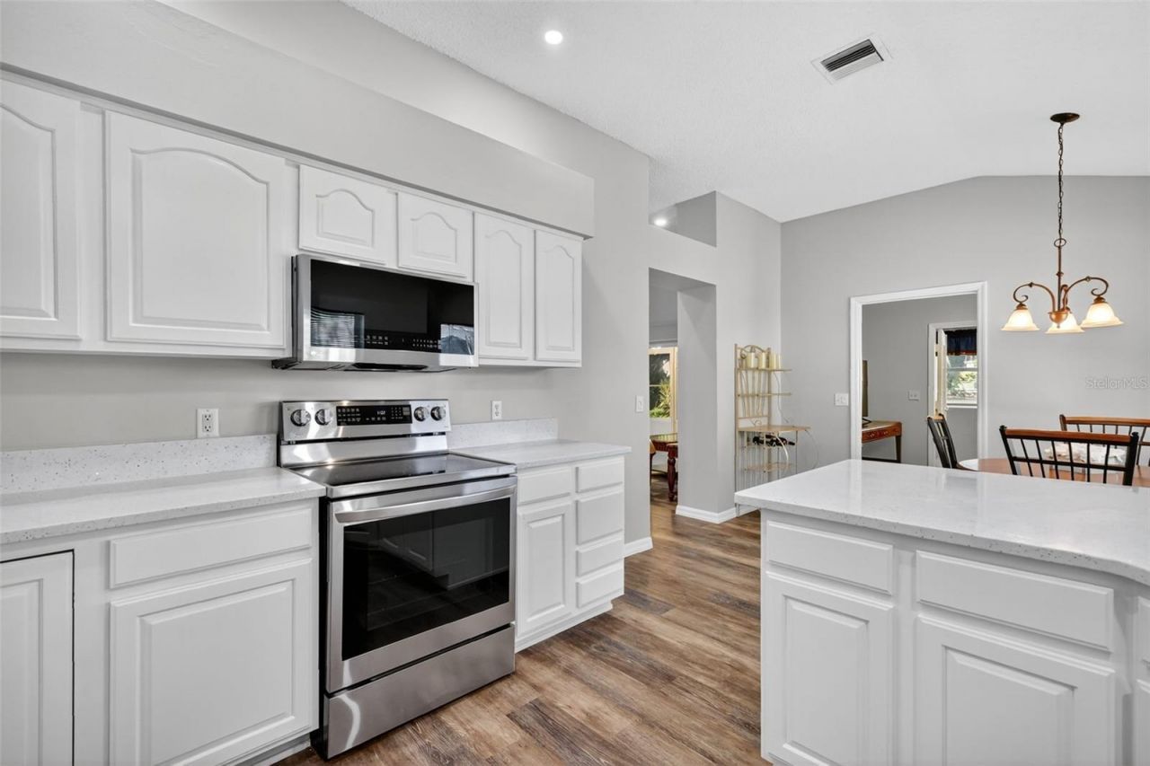 511 Loma Paseo Drive, Lady Lake, FL 32159 Photo