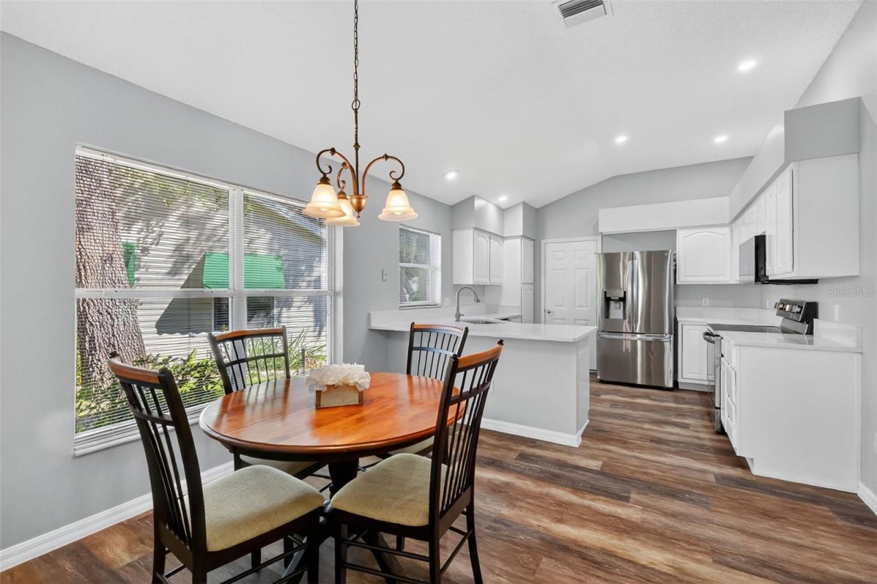 511 Loma Paseo Drive, Lady Lake, FL 32159 Photo