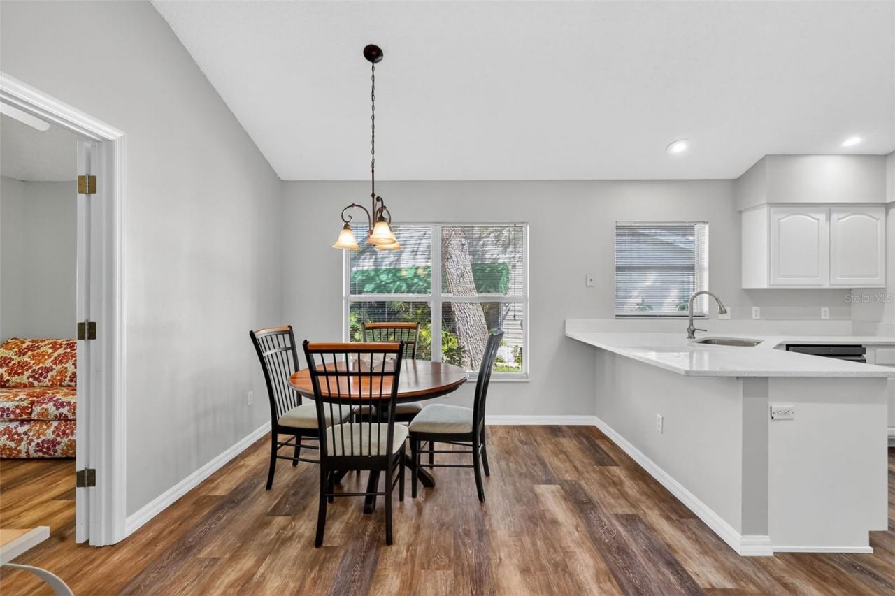 511 Loma Paseo Drive, Lady Lake, FL 32159 Photo