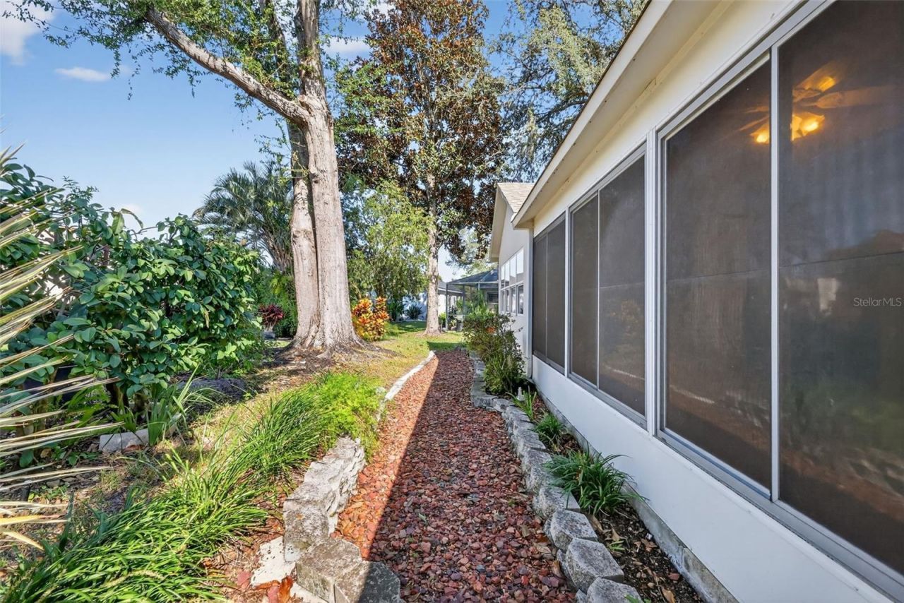 511 Loma Paseo Drive, Lady Lake, FL 32159 Photo