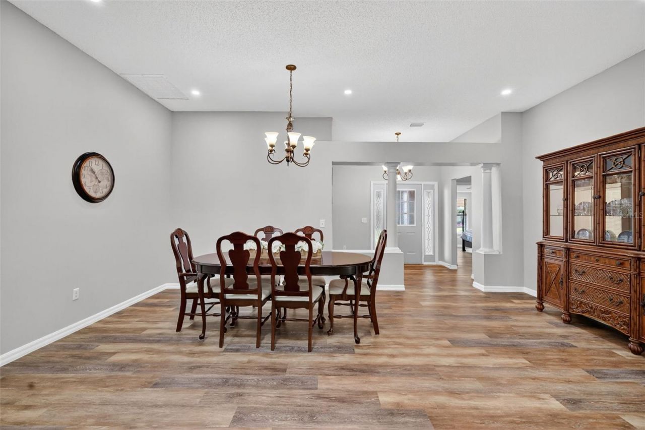 511 Loma Paseo Drive, Lady Lake, FL 32159 Photo