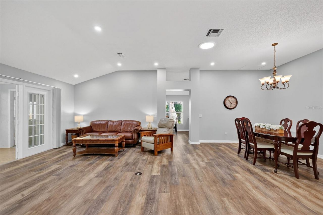 511 Loma Paseo Drive, Lady Lake, FL 32159 Photo