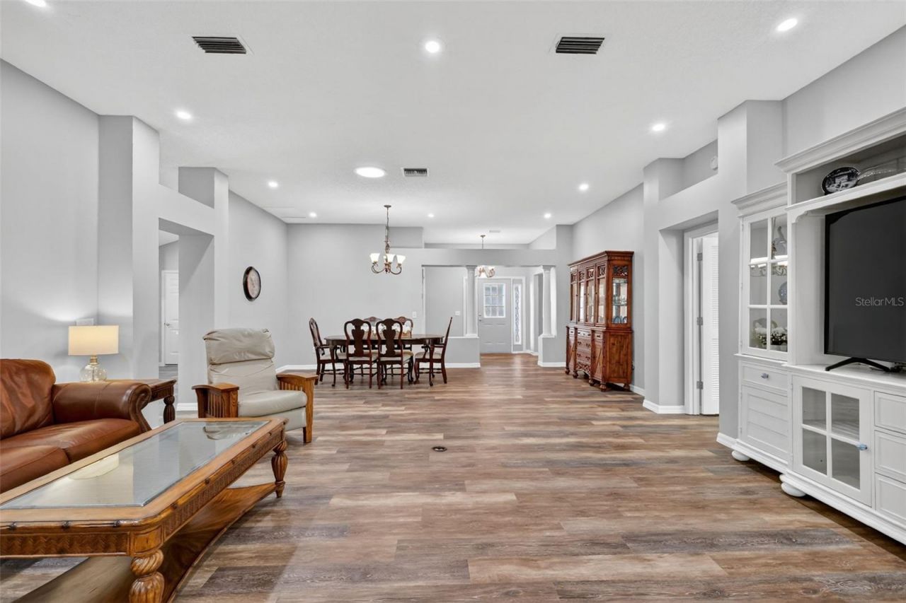 511 Loma Paseo Drive, Lady Lake, FL 32159 Photo