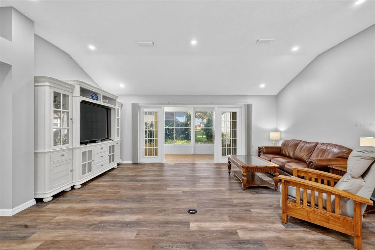 511 Loma Paseo Drive, Lady Lake, FL 32159 Photo