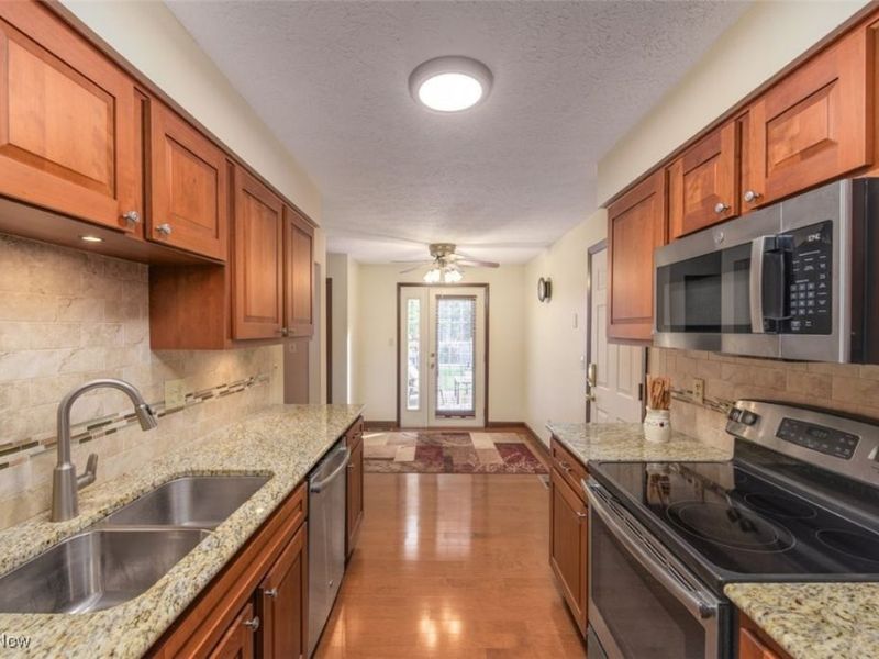 15279 Walnut Creek Drive, Strongsville, OH 44149 Photo 20