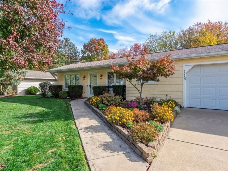 15279 Walnut Creek Drive, Strongsville, OH 44149 Photo 3