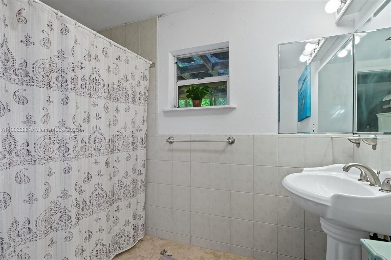 103 Tree Ln, Tavernier, FL 33070 Photo