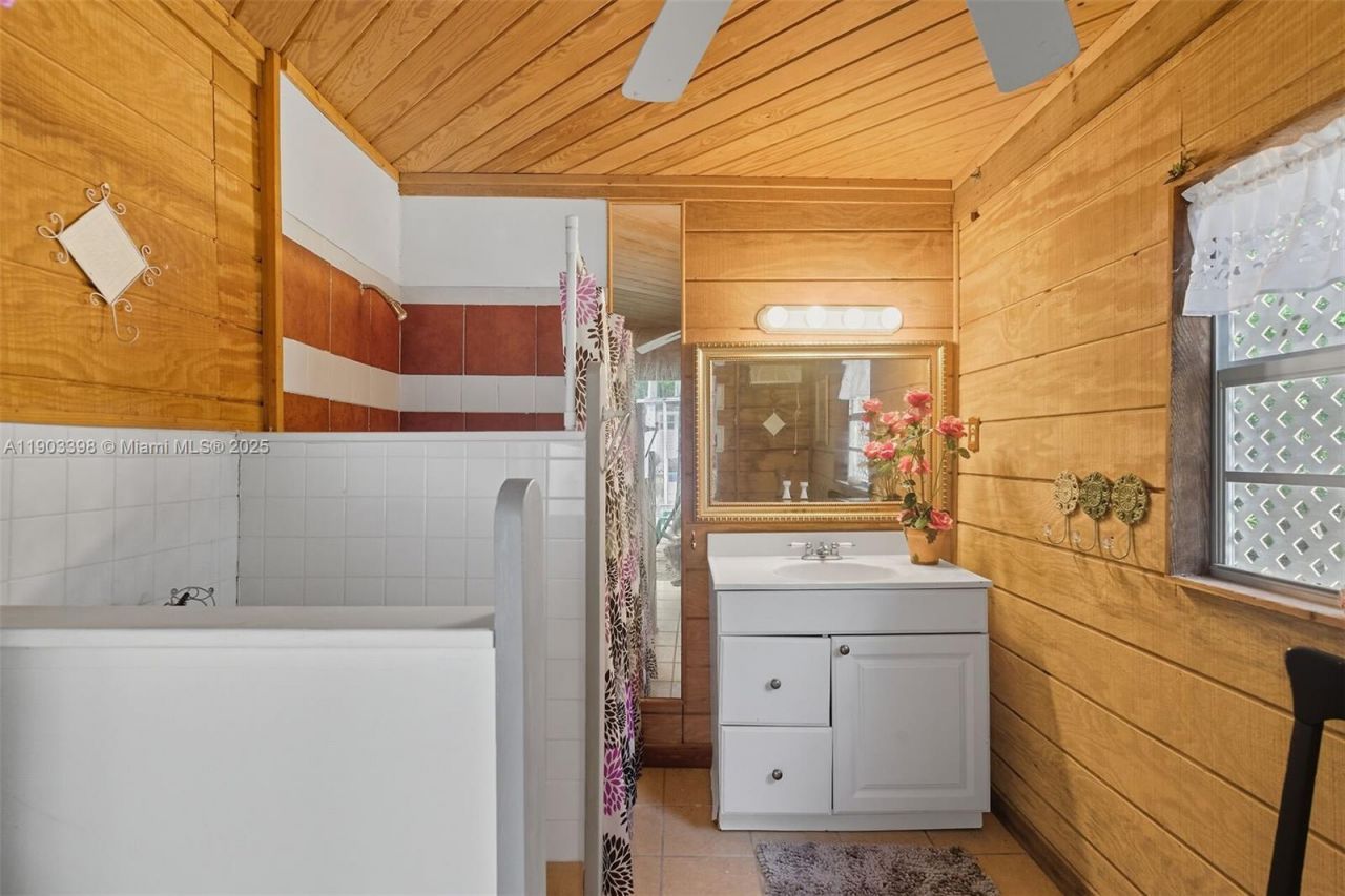 103 Tree Ln, Tavernier, FL 33070 Photo