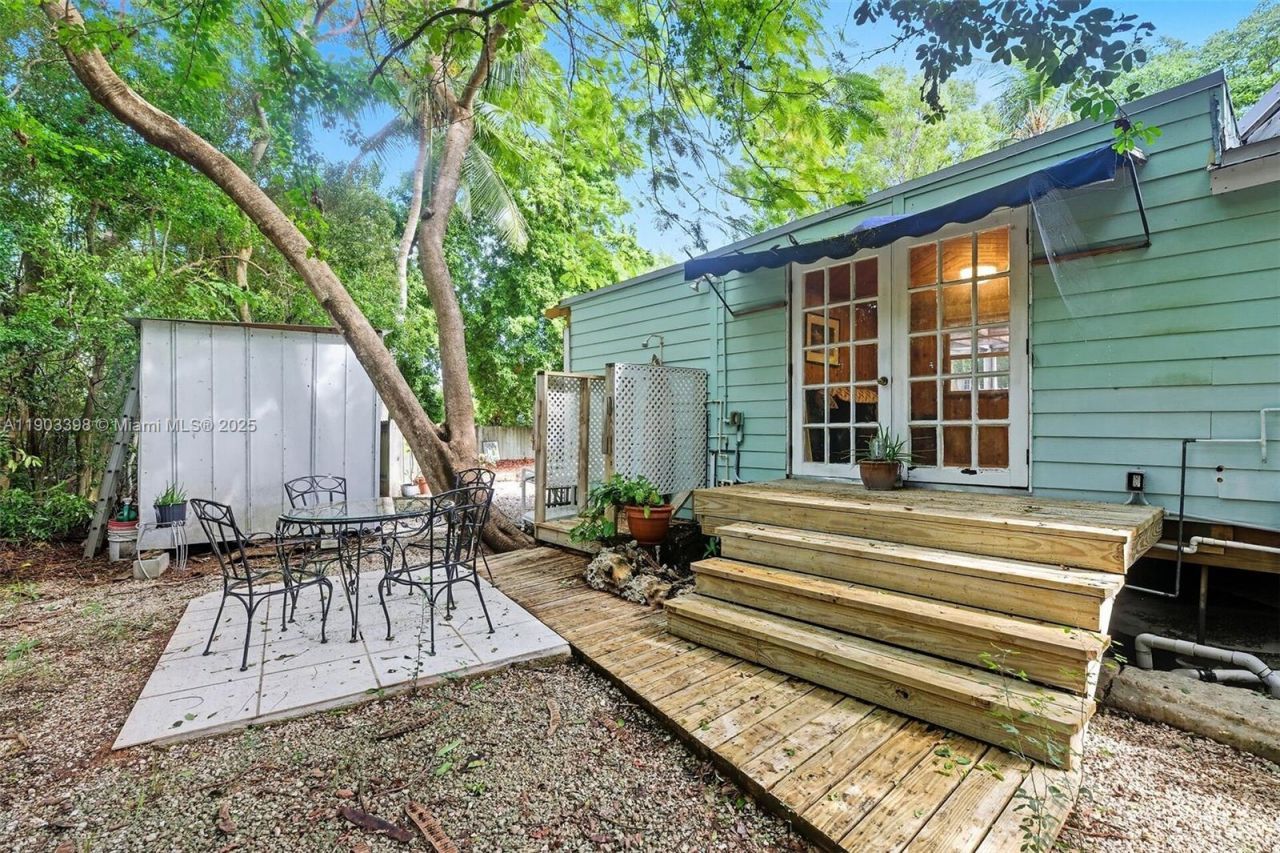 103 Tree Ln, Tavernier, FL 33070 Photo