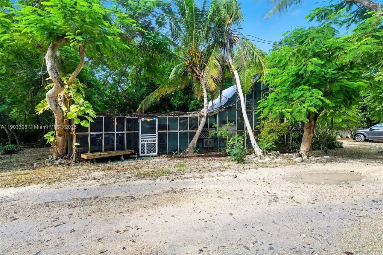 103 Tree Ln, Tavernier, FL 33070 Photo