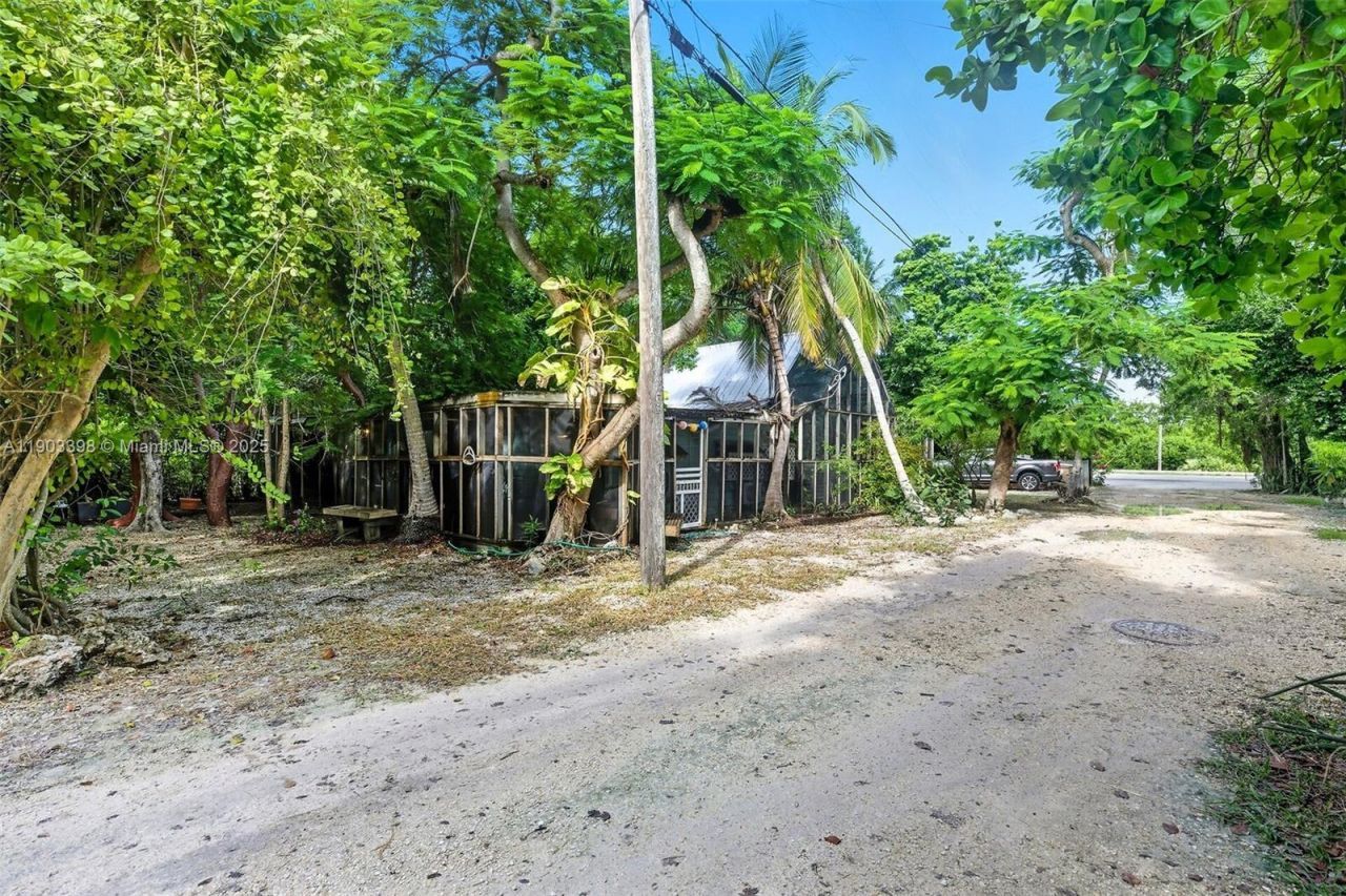 103 Tree Ln, Tavernier, FL 33070 Photo