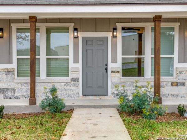 15935 Buchel, LaCoste, TX 78039