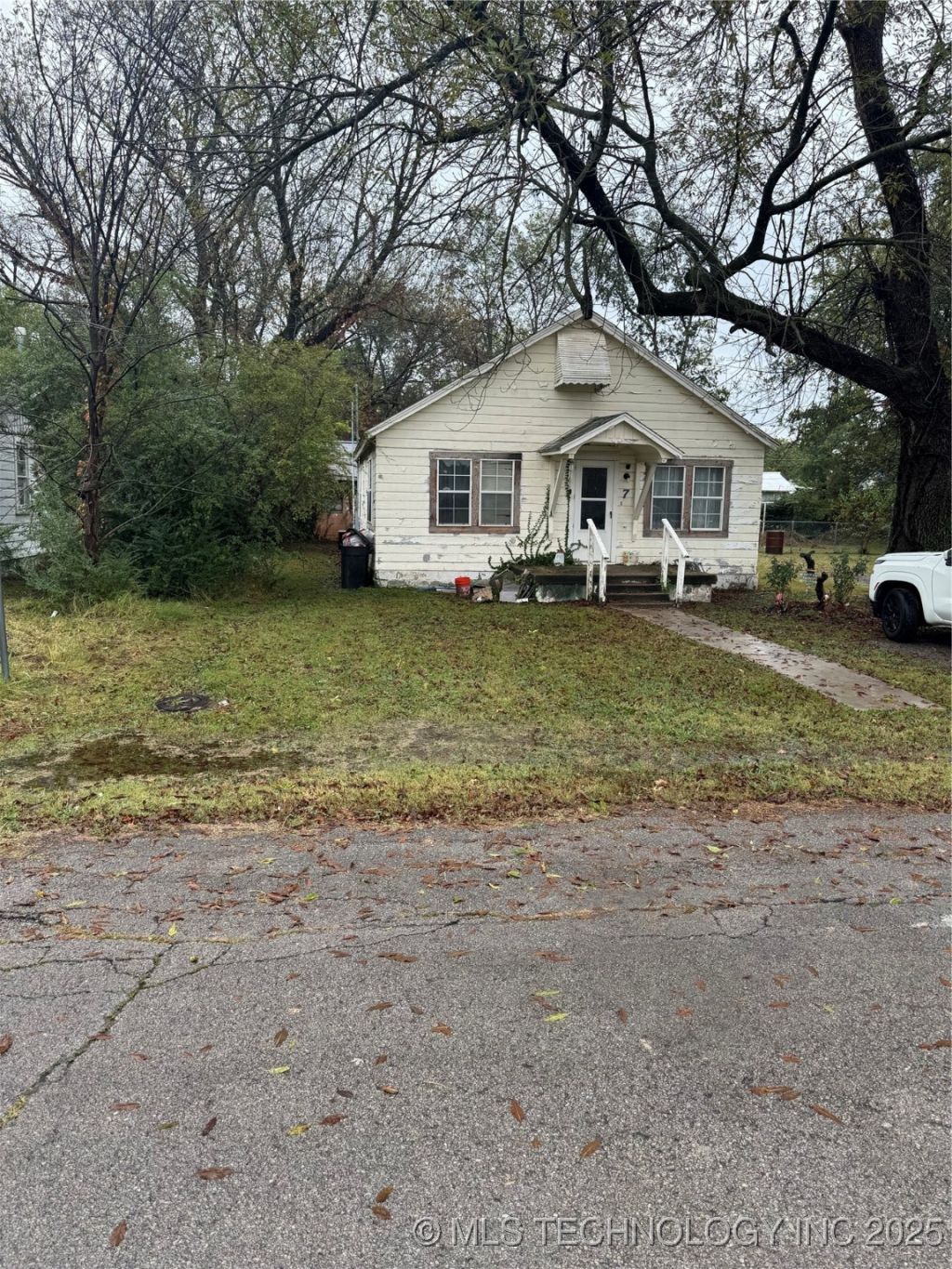 7 S Orphan Street, Pryor, OK 74361 Main Photo