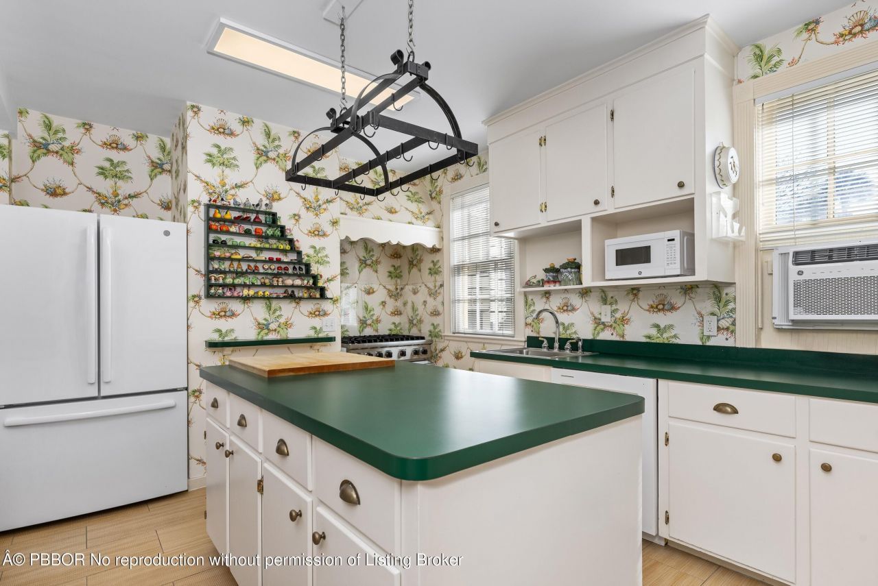 334 Barton Avenue, Palm Beach, FL 33480 Photo