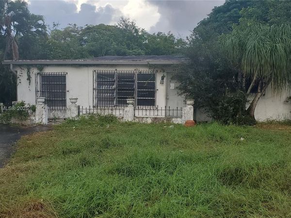 5909 NW 27th St, Margate, FL 33063