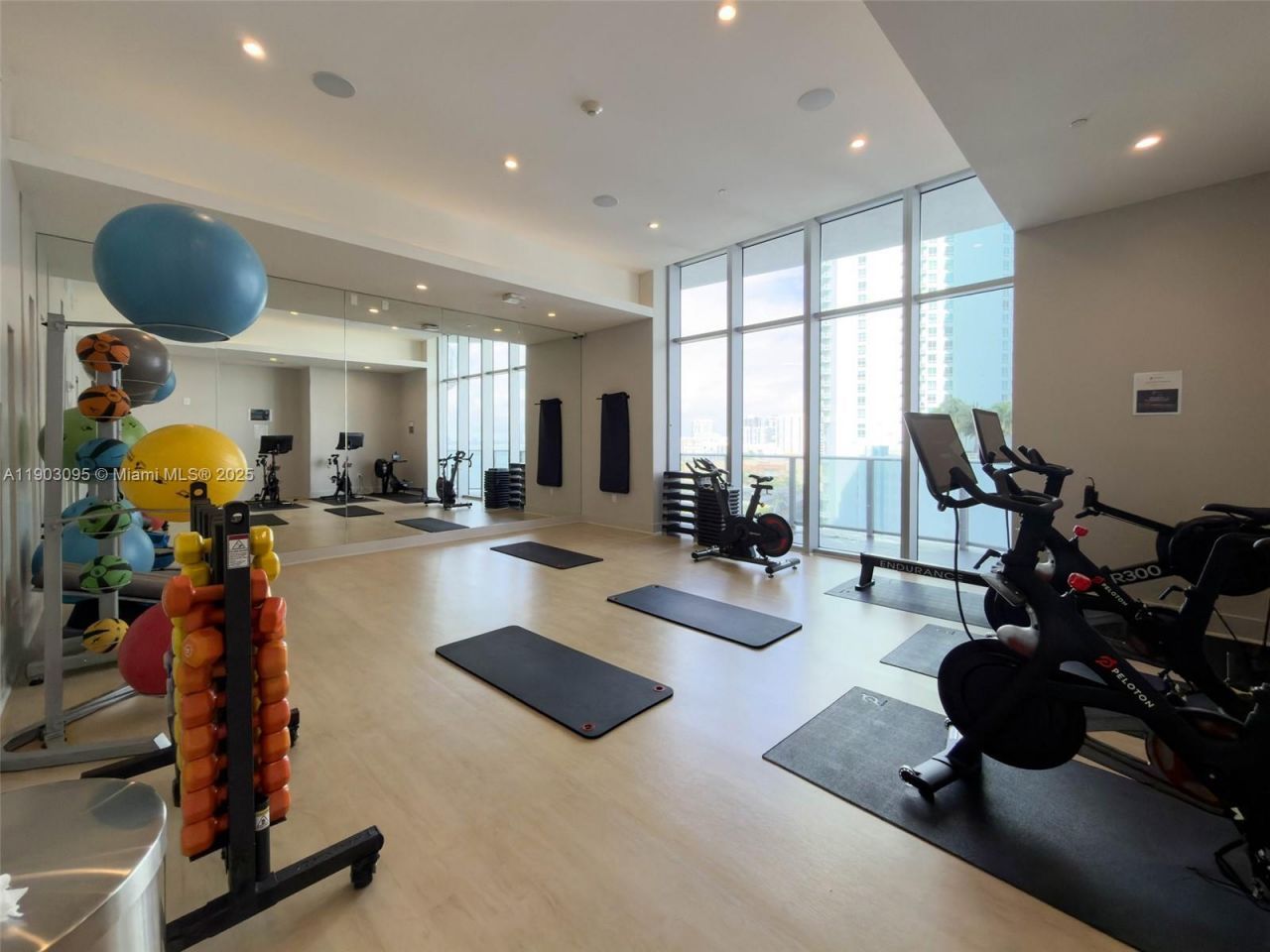 488 NE 18th St, Unit 2301, Miami, FL 33132 Photo